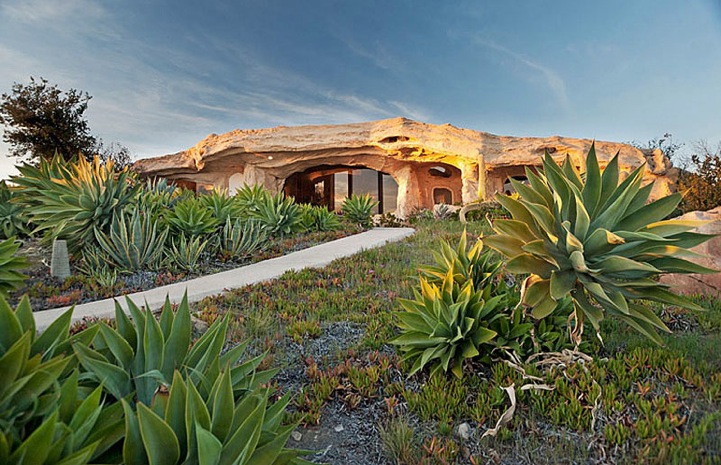 flintstones-house3.jpg