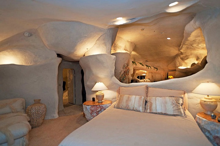 flintstones-house4.jpg